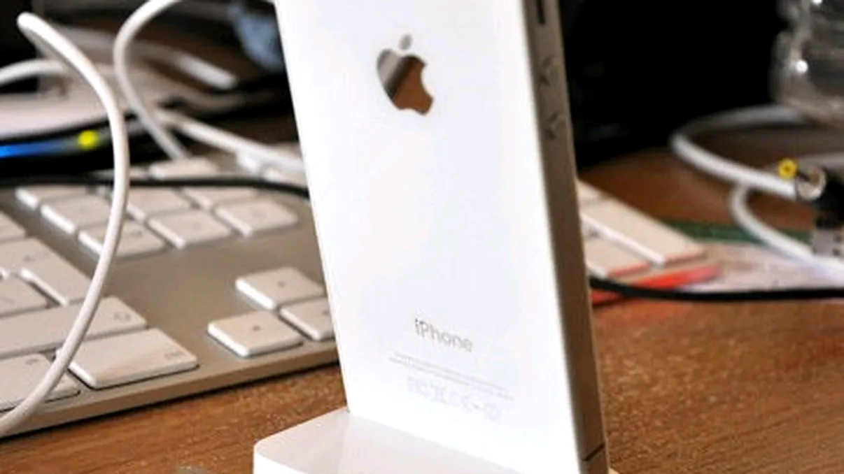 iPhone 4 alb, in doar cateva zile 