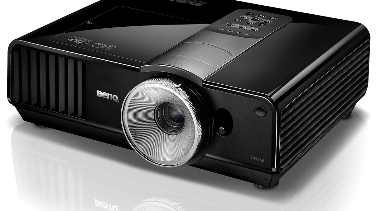 BenQ se mandreste cu super-proiectorul Full HD SH960 Dual Lamp