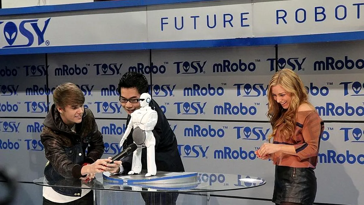 Robotelul Bieber - Tesy este inima evenimentului la CES 2012