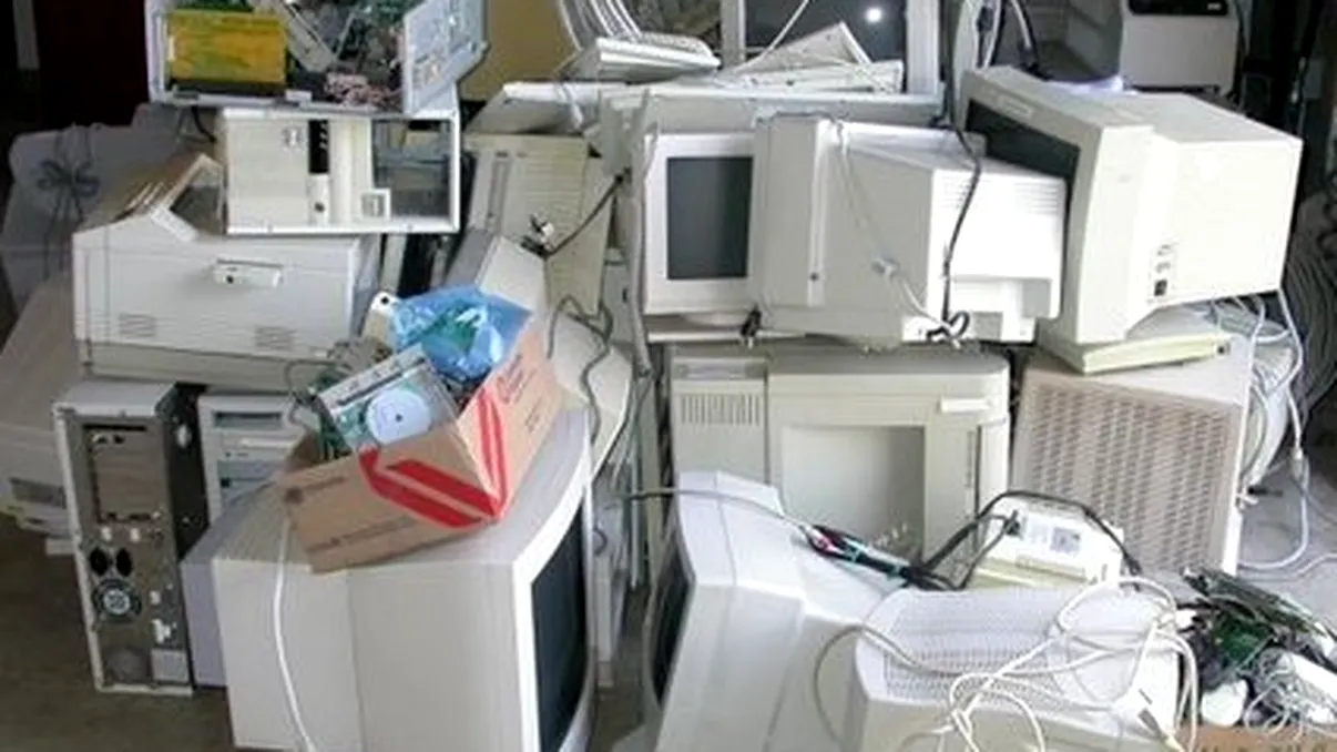 Parlamentul European nu mai vrea taxa pe deseuri electronice