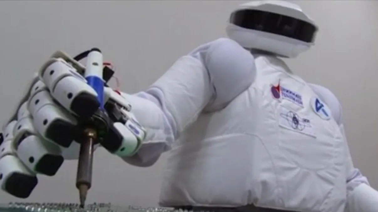 Robotul SAR-400 simte atingerea degetelor [+VIDEO]