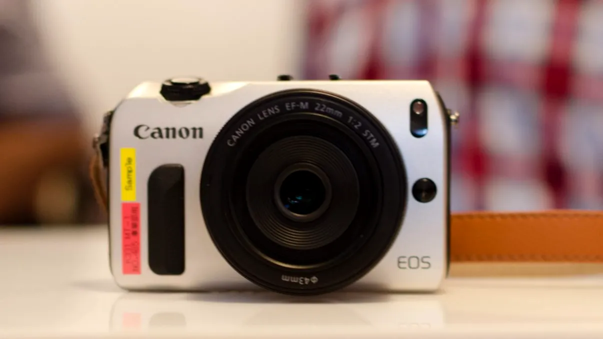 Canon EOS M la prima vedere