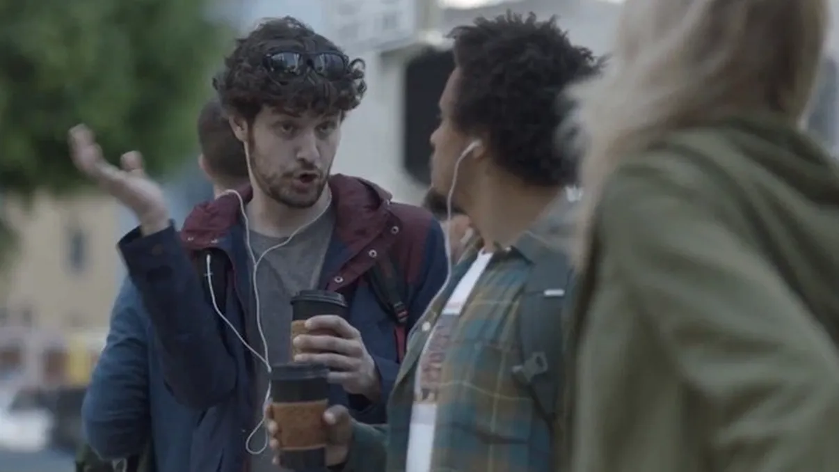 Samsung continua sirul loviturilor anti-Apple printr-o reclama