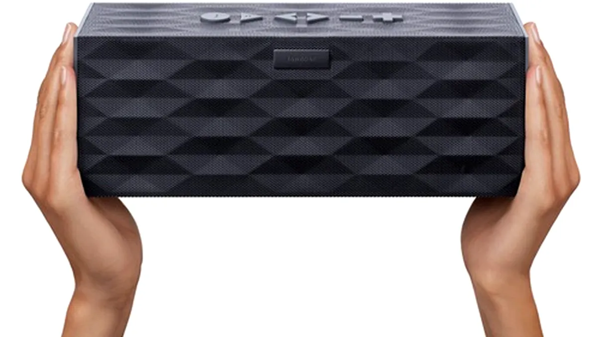 Jawbone imbratiseaza schimbarea dock-ului de iPhone printr-o campanie