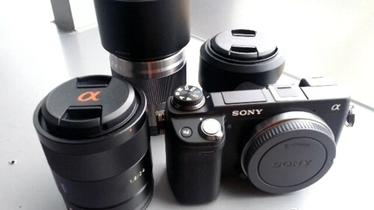 Un nou aparat foto Sony NEX se apropie de utilizatori