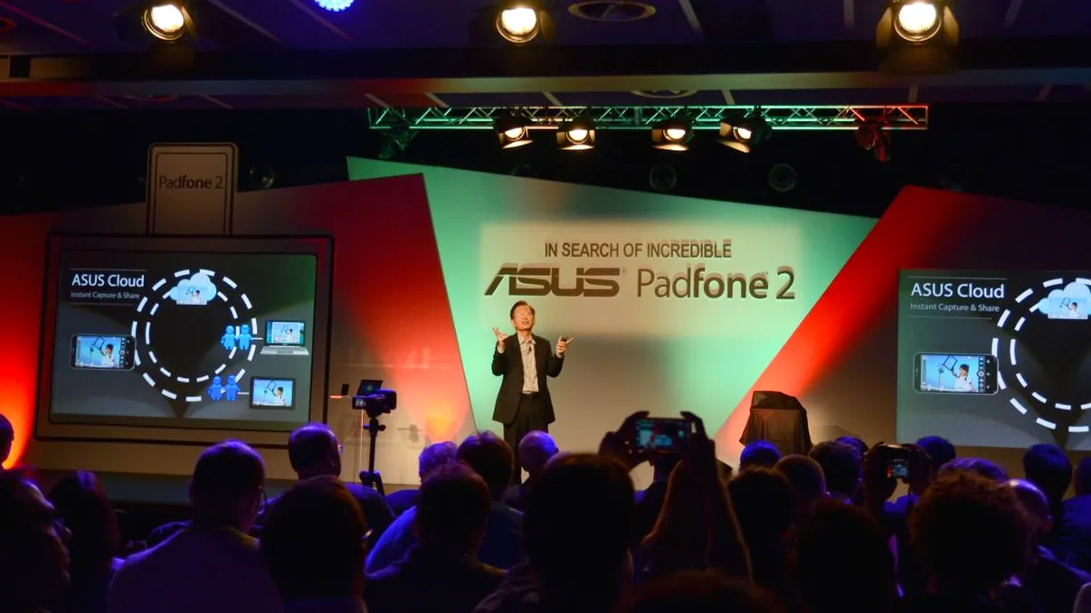 Padfone 2 lansat oficial - Informatii de la fata locului