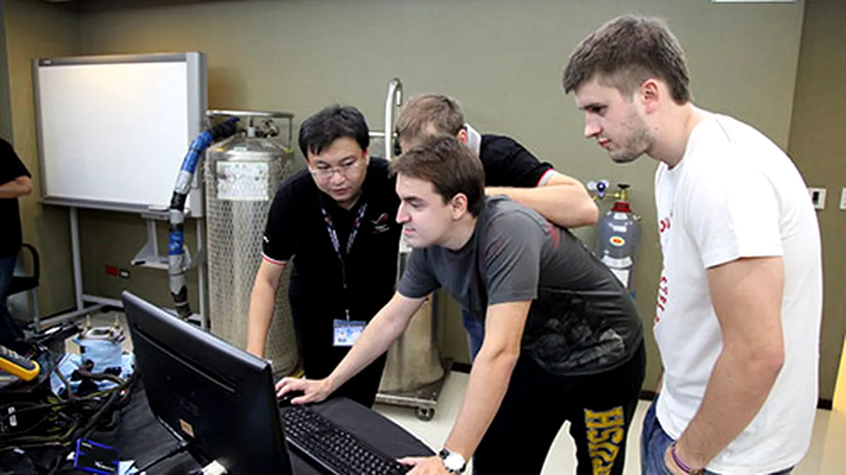 Inca 4 recorduri mondiale doborate de data aceasta cu platformele ASUS ROG