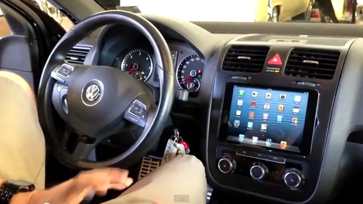 Un iPad mini e instalat ca sistem de divertisment intr-un VW Jetta