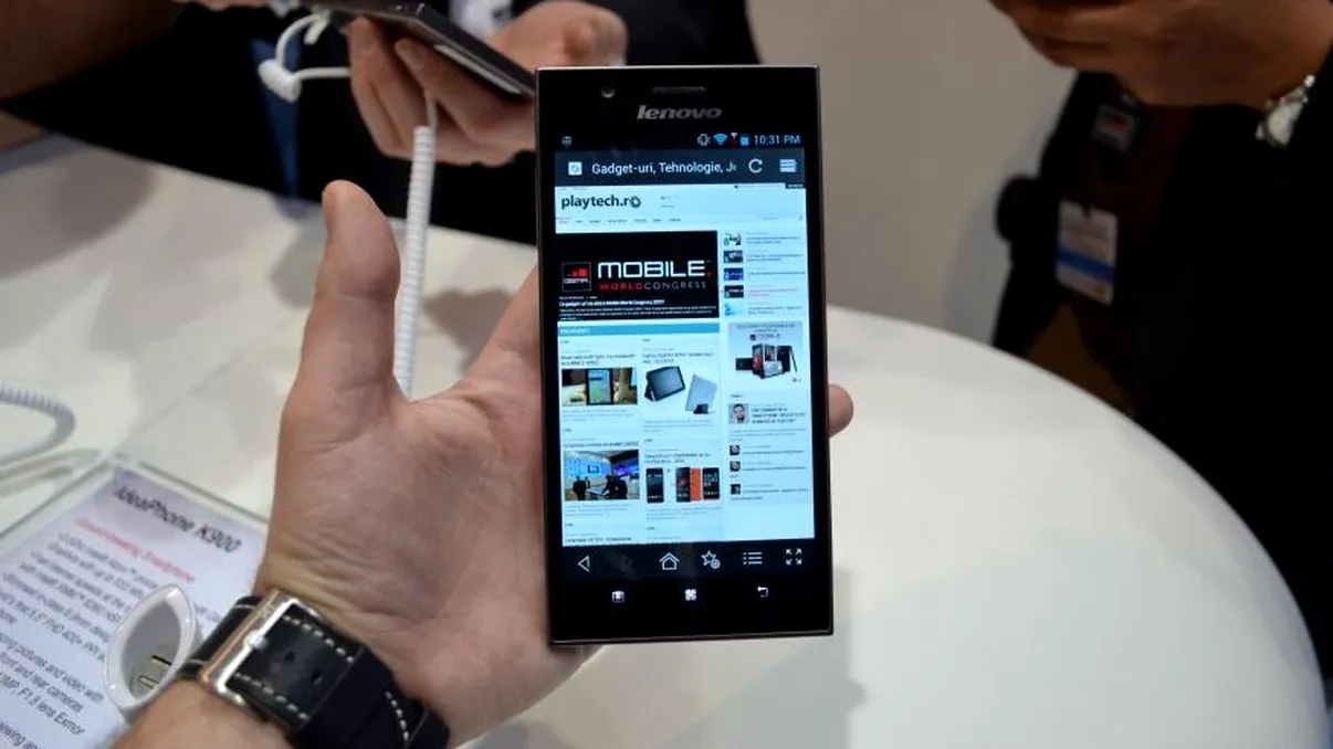 MWC 2013: Lenovo K900: Android cu Intel Clovertrail+