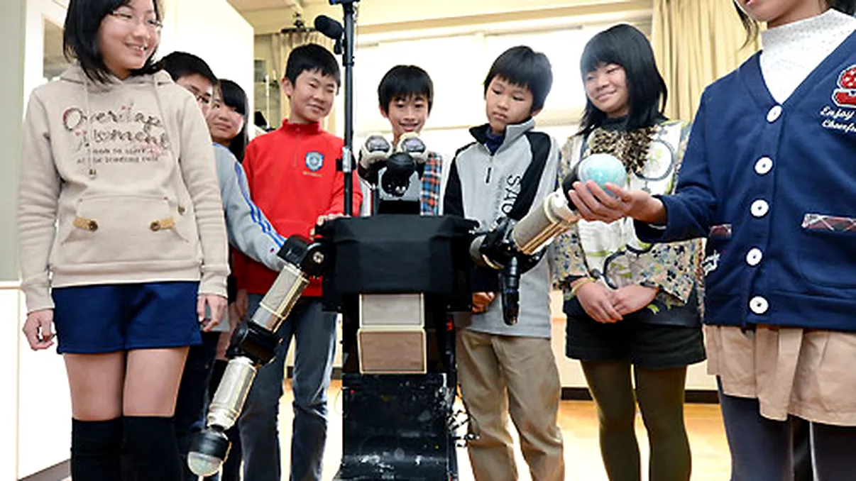 Robovie, un robot care merge la scoala ca orice alt copil