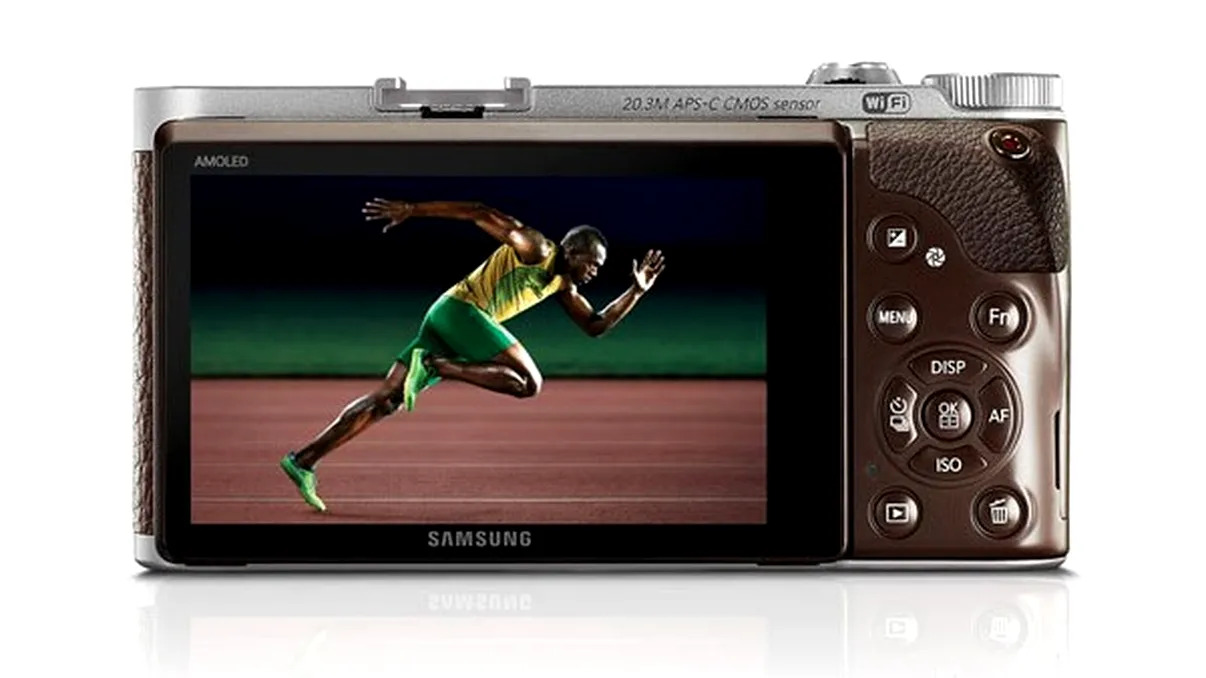 Samsung lanseaza NX300 cu campionul Usain Bolt