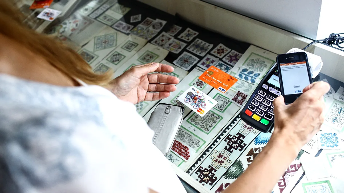 ING Bank permite acum platile cu telefonul, prin NFC