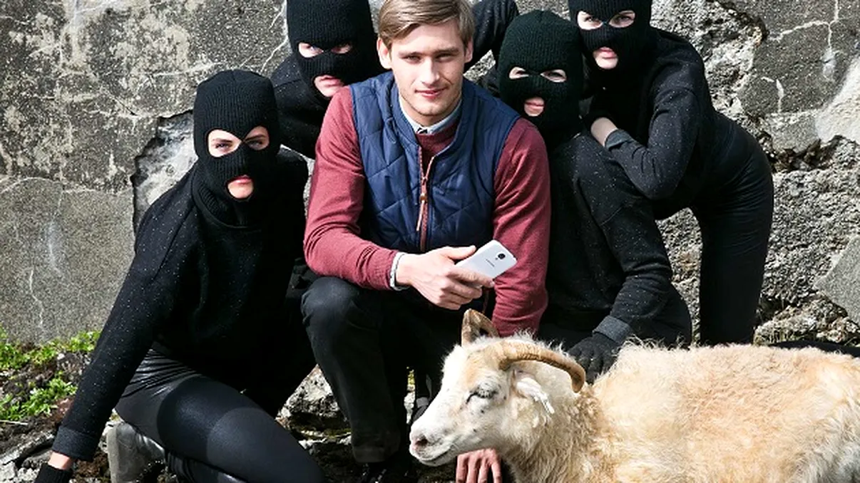 O noua reclama Samsung anti-Apple... cam bizara