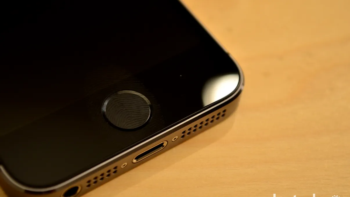 iPhone 5S Unboxing [VIDEO]