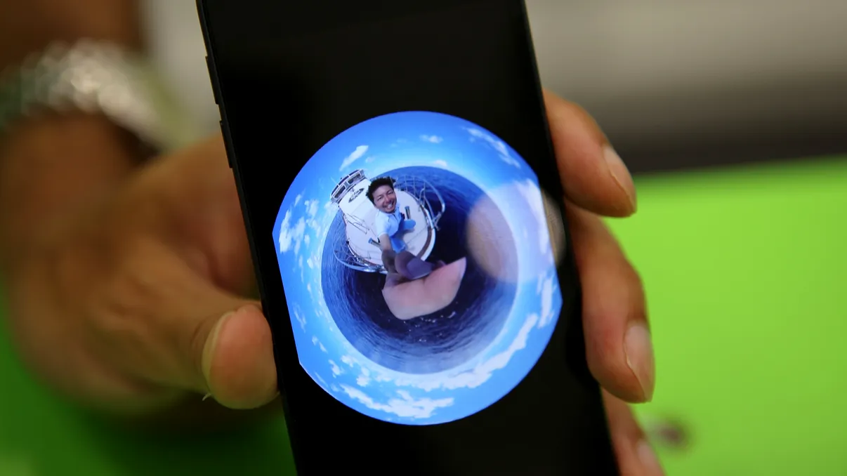 Ricoh Theta 360 - Camera foto cu vedere la 360 de grade