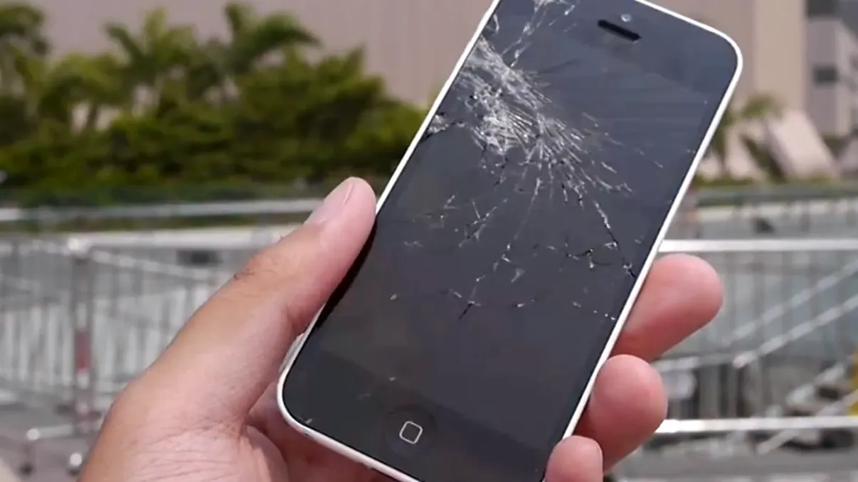 Cum arata noile iPhone 5C si iPhone 5S date de pamant? [VIDEO]