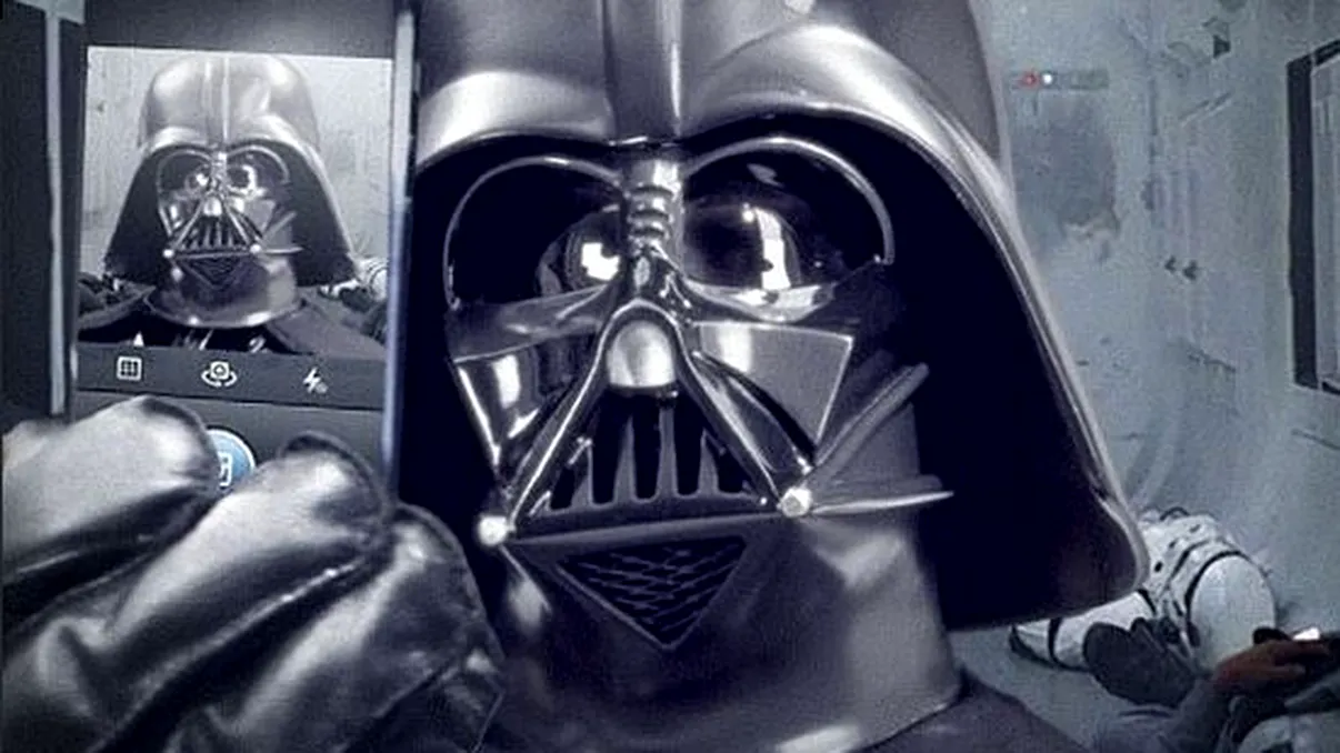 Star Wars ajunge pe Instagram -  Darth Vader îşi face primul selfie