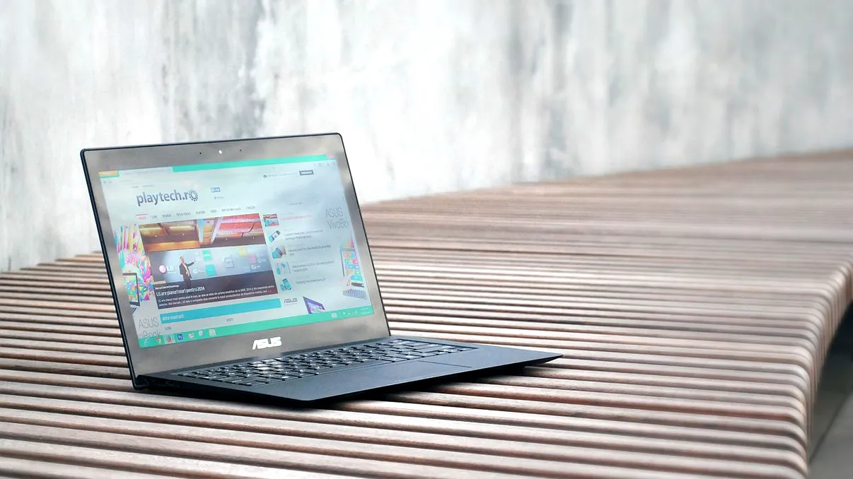 Asus Zenbook UX301 - Eleganță și performanță la 15 mm [REVIEW]