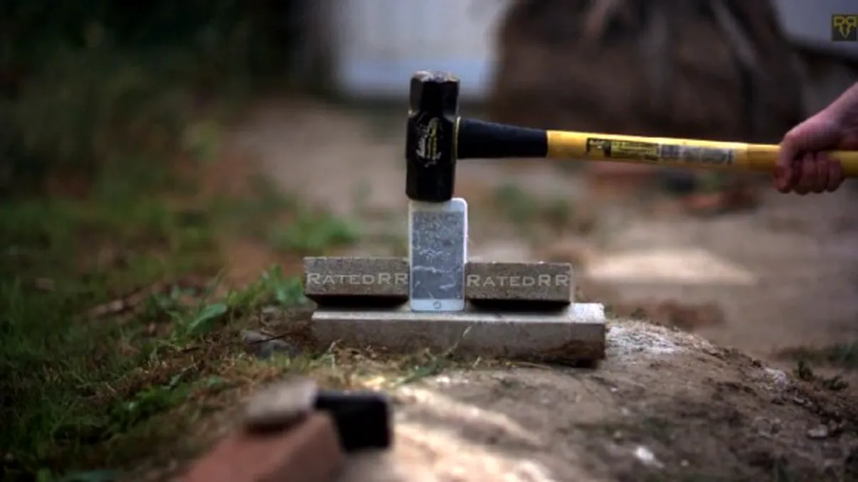 Un nou test extrem: iPhone 6 Plus în azot lichid [VIDEO]