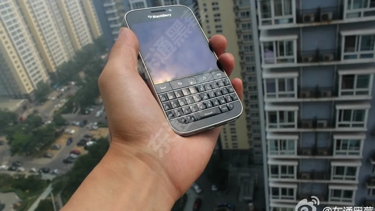 Primele poze neoficiale cu BlackBerry „Classic“ Q20 prezintă telefonul perfect pentru fanii BB