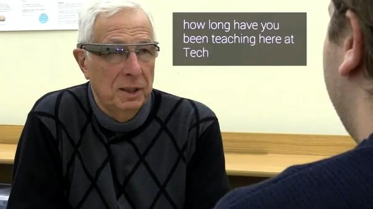 O aplicaţie de Google Glass îţi subtitrează conversațiile cu oamenii din jur [VIDEO]