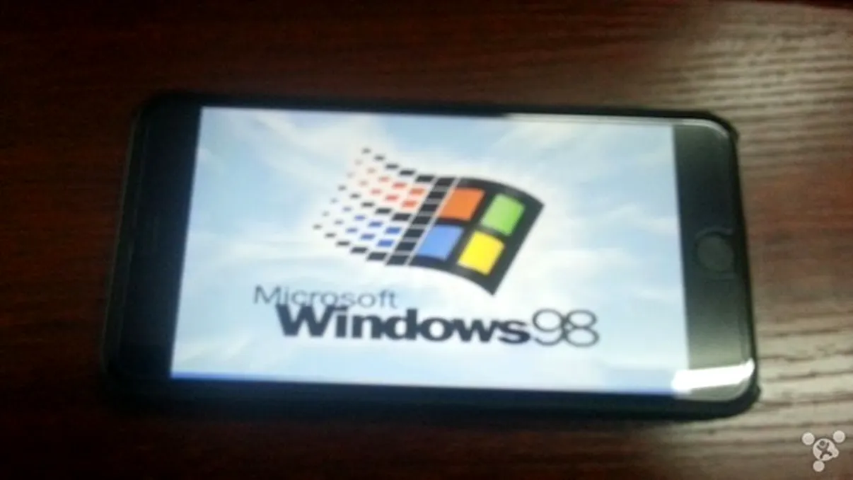 Cum ajungi să rulezi Windows 98 pe un iPhone 6 Plus?