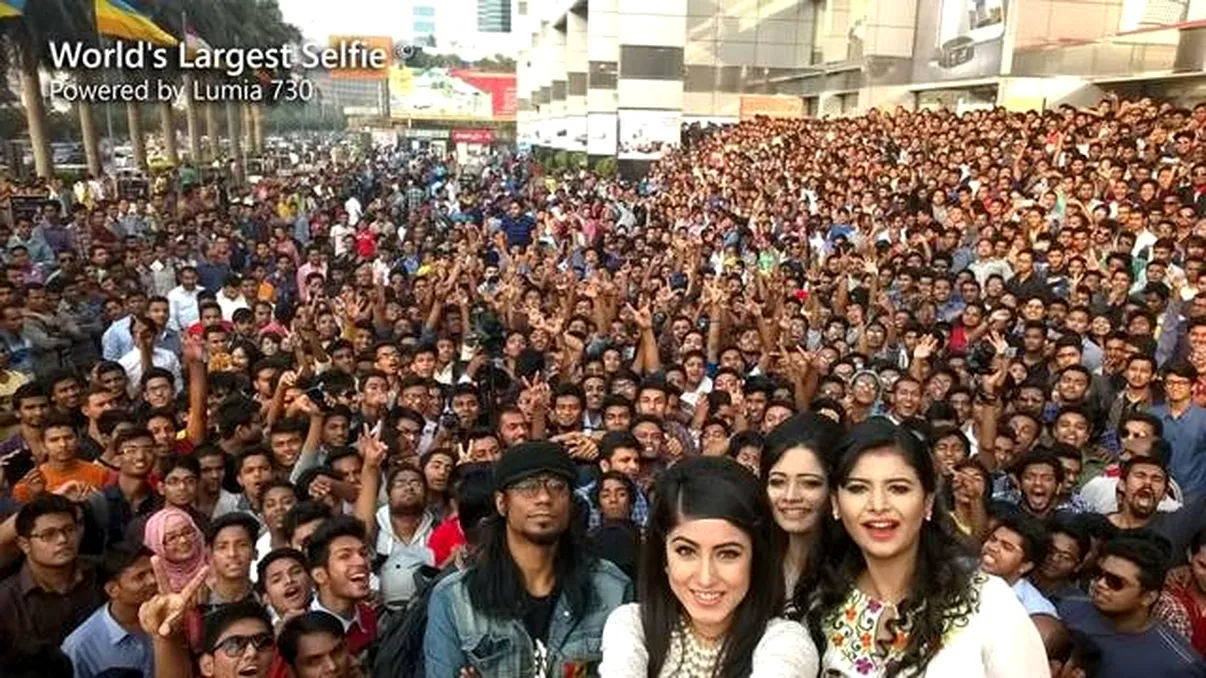 Nokia Lumia 730 face cel mai mare selfie din lume