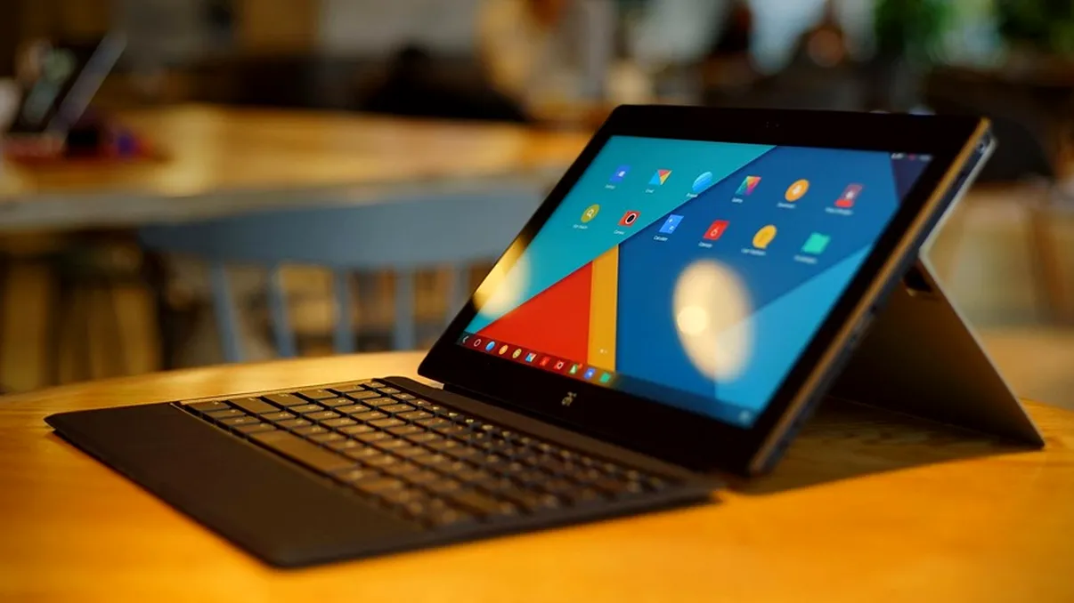 CES 2015 - Trei foşti ingineri Google au creat o clonă de Microsoft Surface Pro