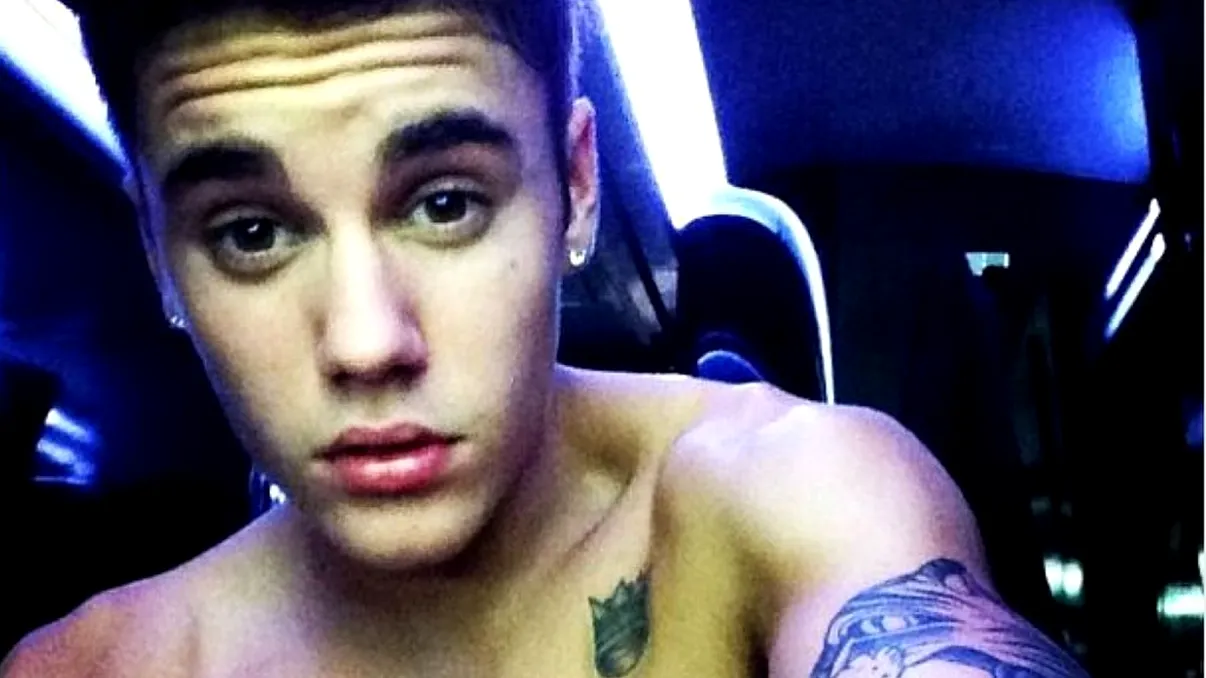 Studiu: Obsesia bărbaţilor pentru selfie-uri trădează tendinţe psihopate