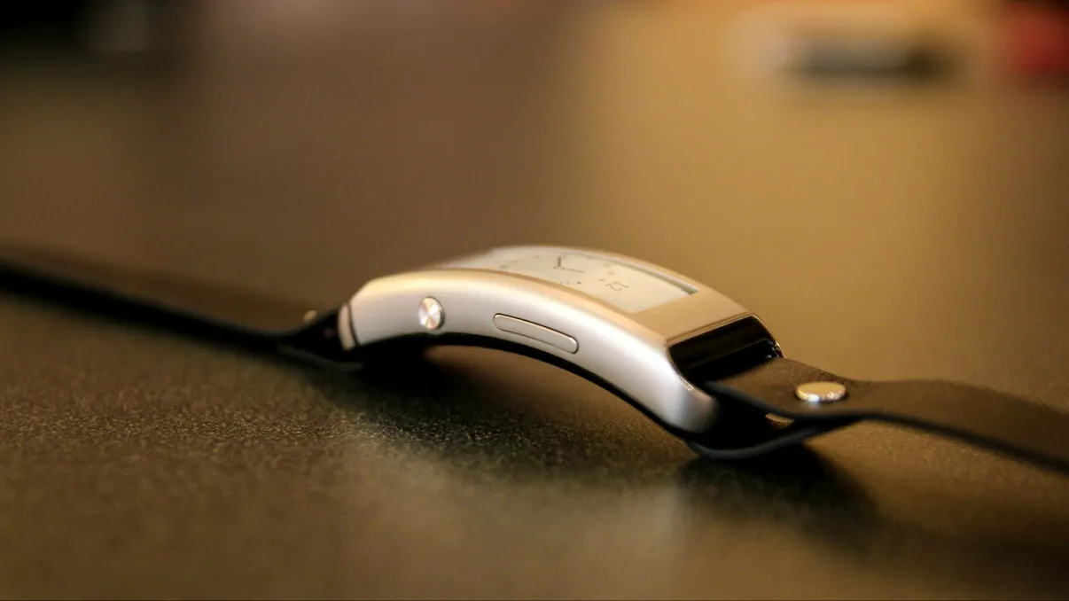 CES 2015 - Lenovo intră pe piața dispozitivelor purtabile lansând prima brățară inteligentă