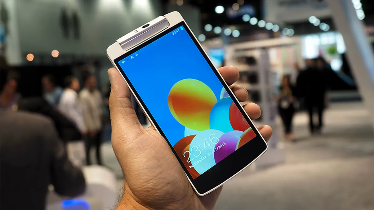 Americanii de la Polaroid îi copiază pe chinezii de la Oppo. Care idee i-a cucerit