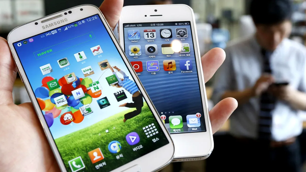 Apple și Samsung se bat pentru supremație: După patru ani, Apple poate ajunge iar pe locul I