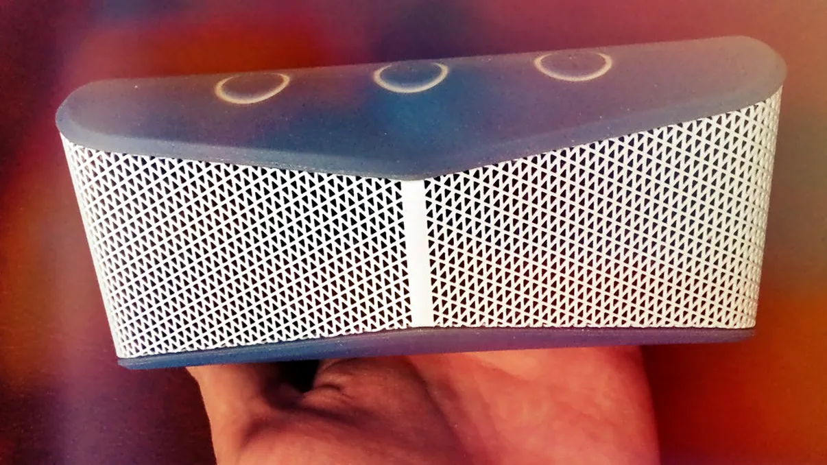 Logitech X300 - o boxă mică ce-ţi umple casa şi-ţi surprinde urechile [REVIEW]