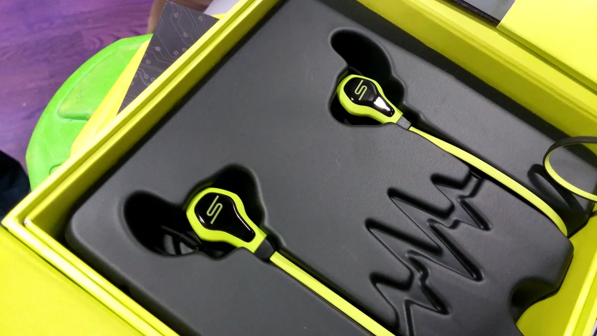 Basis Peak și SMS Audio BioSport, gadgeturile Intel pentru pasionații de sport