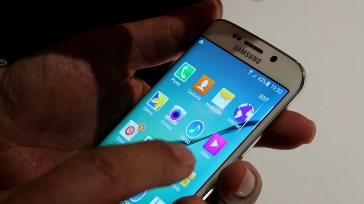 Samsung Galaxy S6 are cel mai bun ecran pe un smartphone