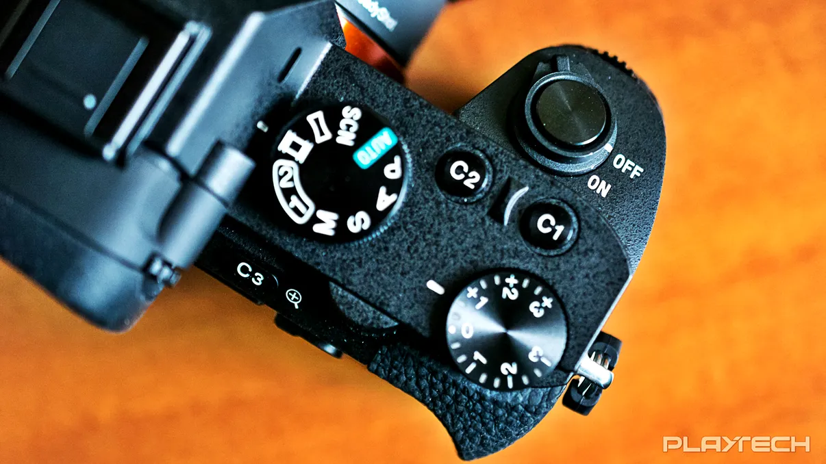 Premiera F64 pentru România: Curs foto la domiciliu. Cât costă și cât durează