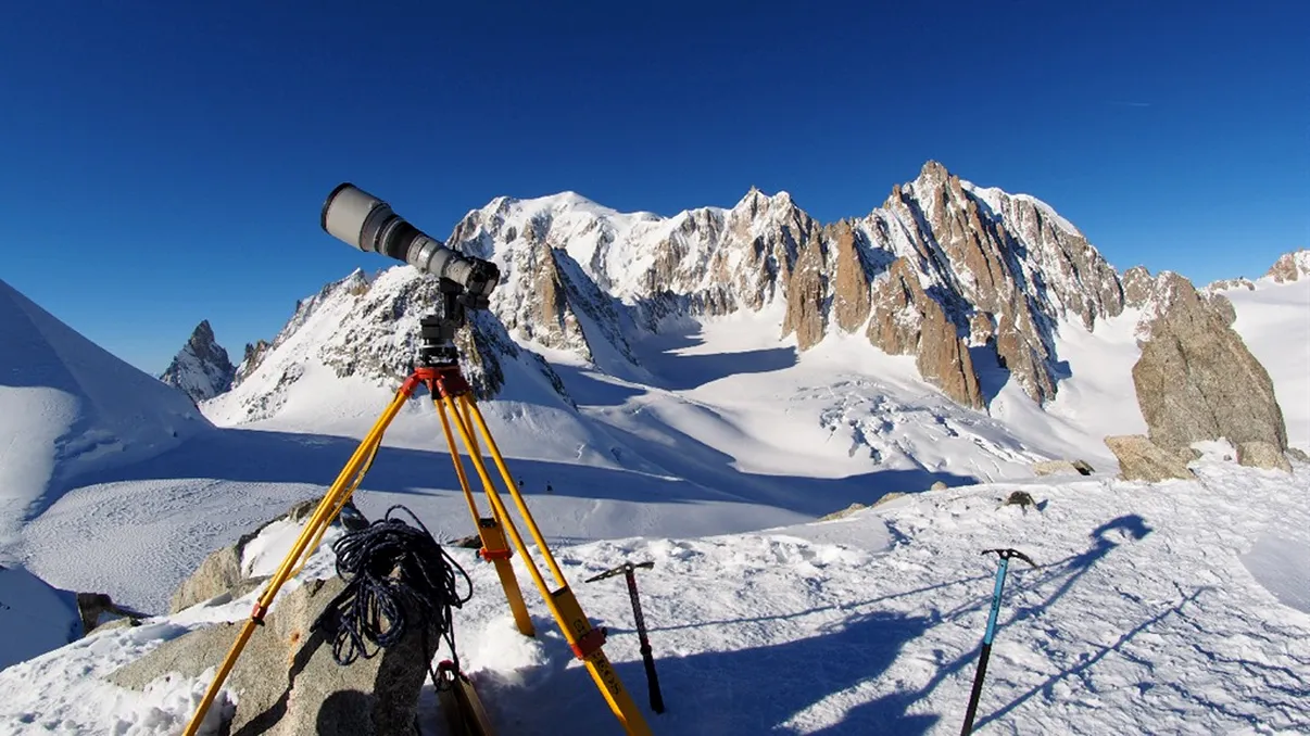 Cea mai mare panoramă din lume te plimbă prin munţii Mont Blanc