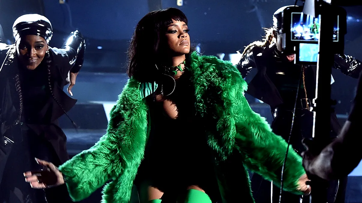 Mesajele ascunse din noul clip al Rihannei [VIDEO]