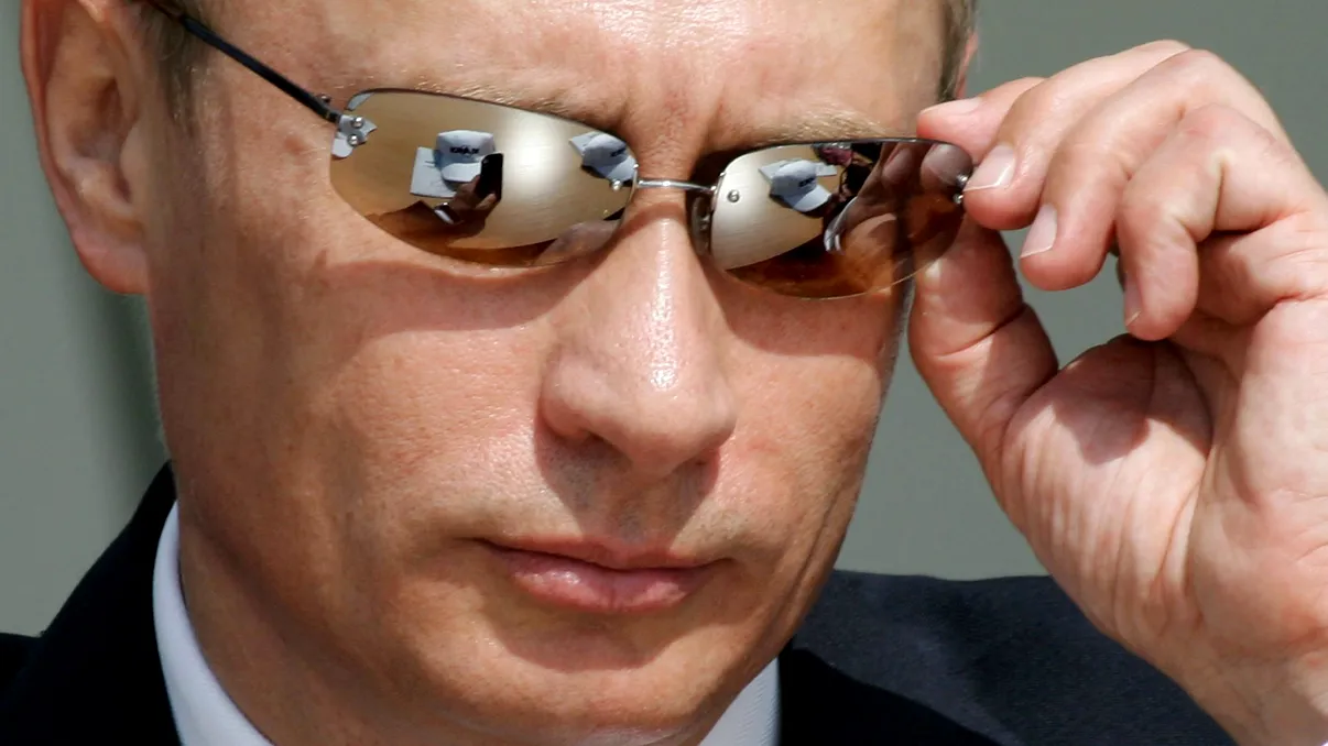 A fost lansat smartwatch-ul inspirat de Vladimir Putin: cât costă şi cum arată