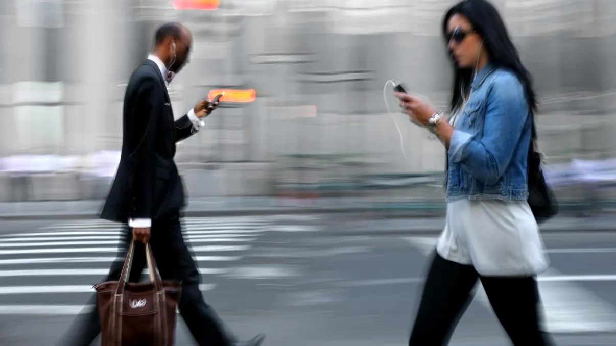 Cum te face smartphone-ul să-ți uiți portofelul acasă