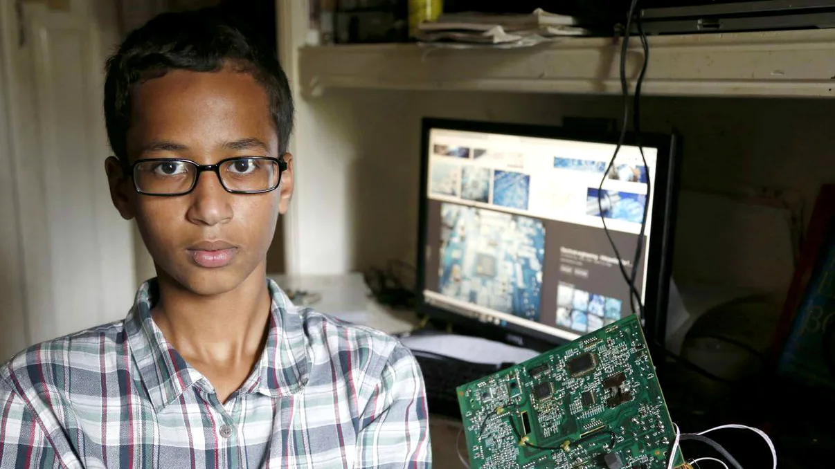 Studentul arestat din cauza ceasului produs acasă