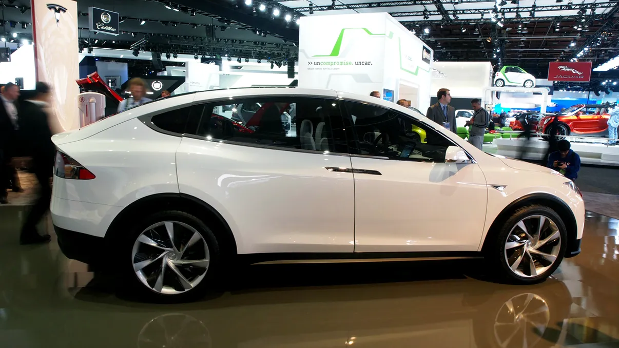 Tesla Model X te protejează împotriva armelor biologice