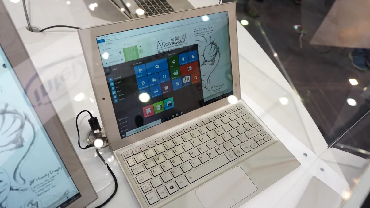 IFA 2015: Toshiba Dynabook e un 2 în 1 de vis și un vis va rămâne ceva timp