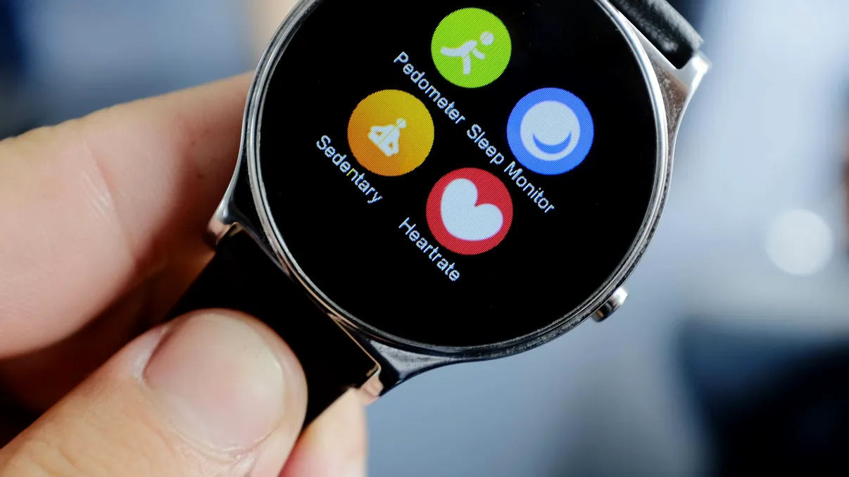 Evolio x-Watch este primul smartwatch lansat de un brand românesc și e foarte ieftin