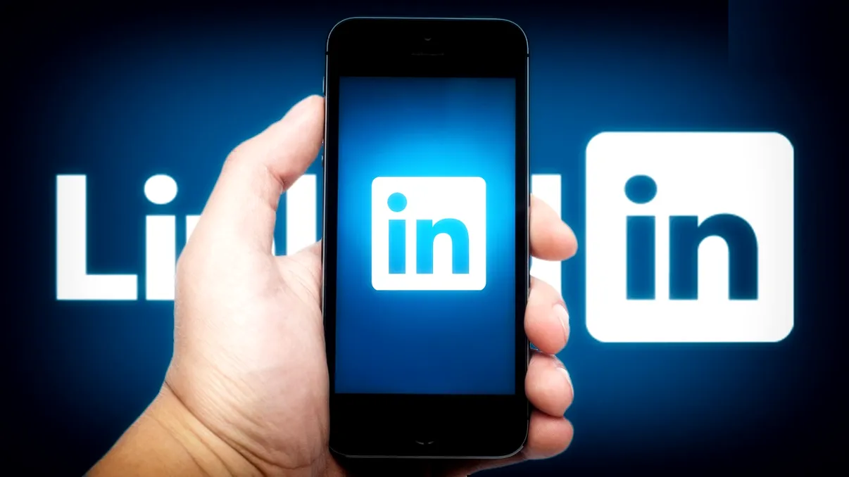 LinkedIn actualizeaza aplicatiile de iPhone si Android