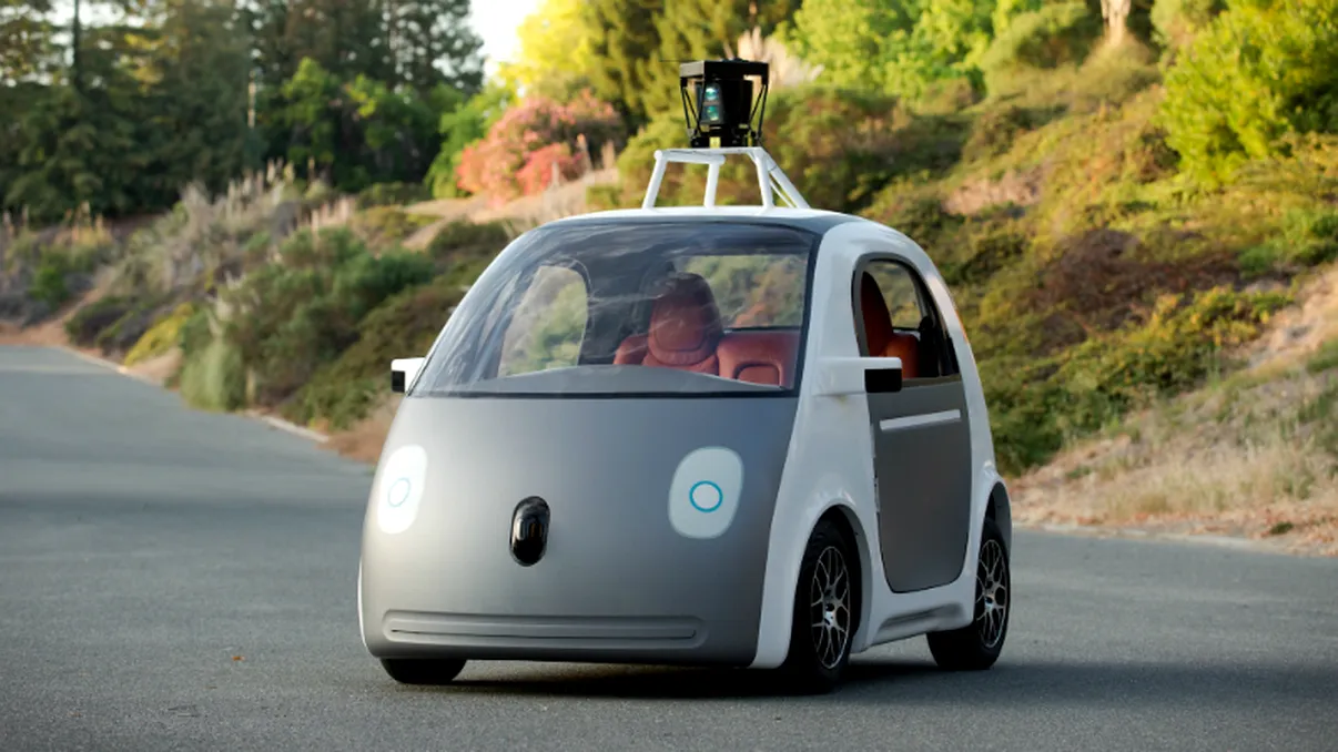 Google își învață mașinile autonome să conducă la fel ca oamenii