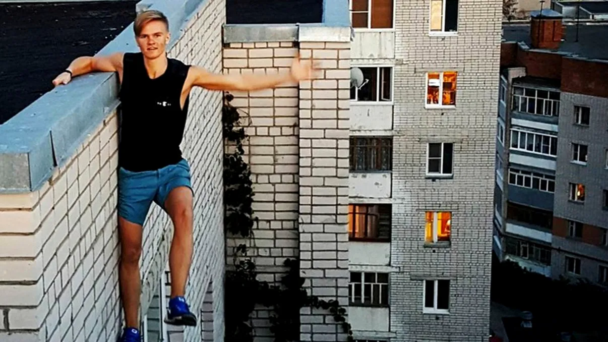 Încă un un selfie prostesc ”pedepsit” cu moartea