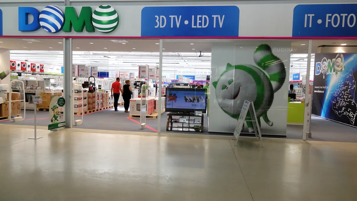 Domo închide toate magazinele fizice: oferă reduceri de până la 90%