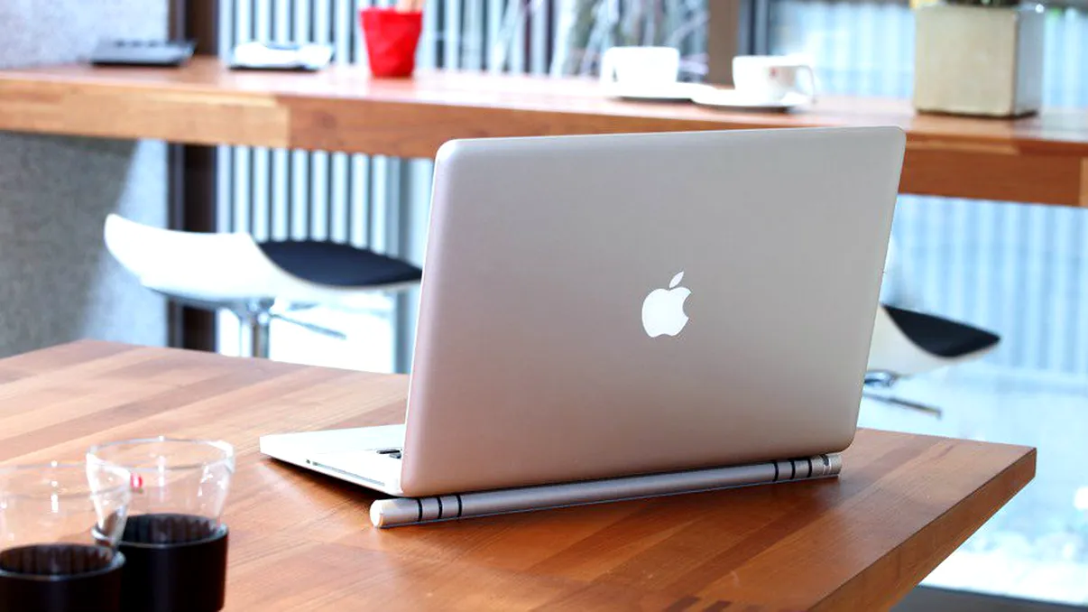 Laptop Cooling Bar este soluția portabilă pentru a-ți răci laptopul rapid și eficient