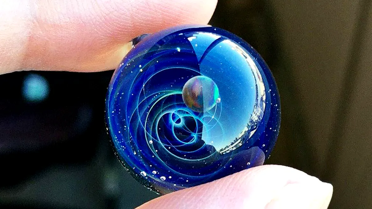 Cum să îți creezi un mini-univers în sticlă